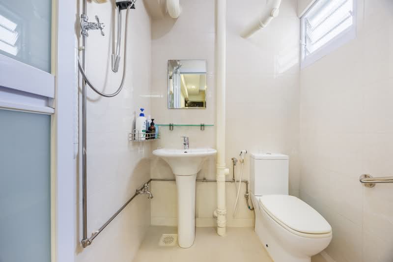 109 Serangoon North Avenue 1, 109 Serangoon North Avenue 1, 3 Bedrooms, 980 sqft, HDB Flat For Sale, by Michelle Chia, 500139830 - Bathroom - PropertyGuru.com.sg