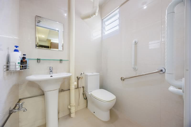 109 Serangoon North Avenue 1, 109 Serangoon North Avenue 1, 3 Bedrooms, 980 sqft, HDB Flat For Sale, by Michelle Chia, 500139830 - Bathroom - PropertyGuru.com.sg