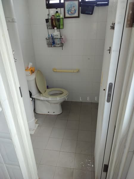65 New Upper Changi Road, 65 New Upper Changi Road, 3 Bedrooms, 990 sqft, HDB Flat For Rent, by Larry Lee, 500139840 - Bathroom - PropertyGuru.com.sg