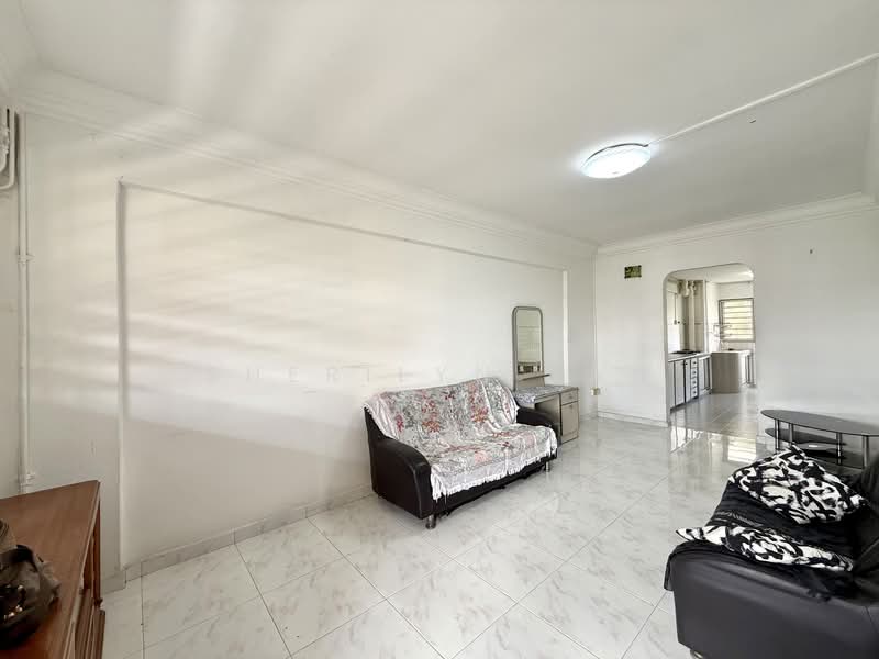 182 Ang Mo Kio Avenue 5, 182 Ang Mo Kio Avenue 5, 2 Bedrooms, 732 sqft, HDB Flat For Sale, by Sherilyn Tan, 500139846 - Living Room - PropertyGuru.com.sg