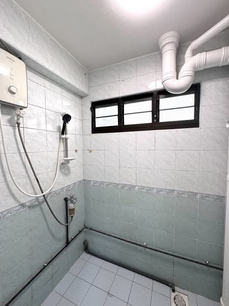 35 Marine Crescent, 35 Marine Crescent, 2 Bedrooms, 635 sqft, HDB Flat For Sale, by Rowena Yap, 500139860 - Bathroom - PropertyGuru.com.sg