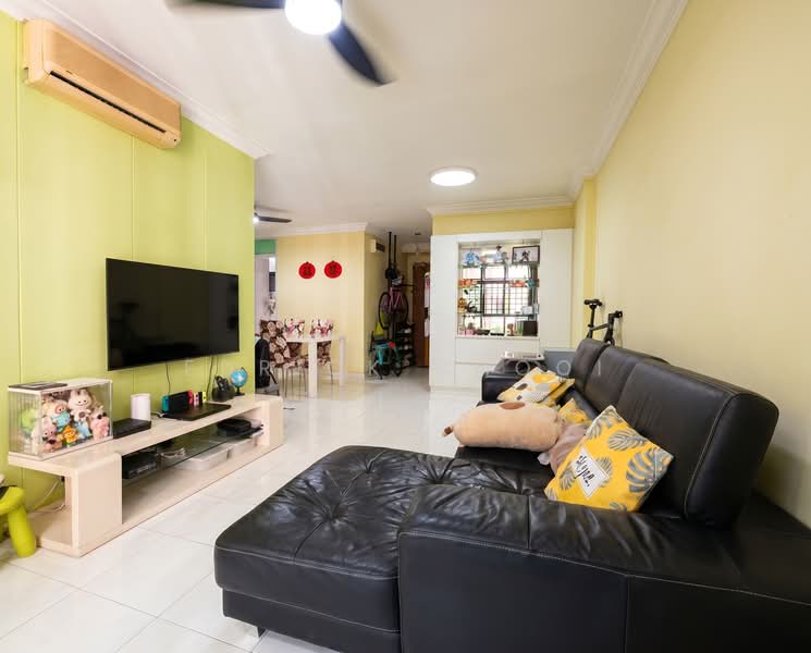 340A Sembawang Close, 340A Sembawang Close, 3 Bedrooms, 1,012 sqft, HDB Flat For Sale, by Edrick Chooi, 500139861 - Living Room - PropertyGuru.com.sg