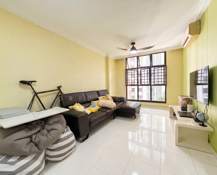 340A Sembawang Close, 340A Sembawang Close, 3 Bedrooms, 1,012 sqft, HDB Flat For Sale, by Edrick Chooi, 500139861 - Living Room - PropertyGuru.com.sg