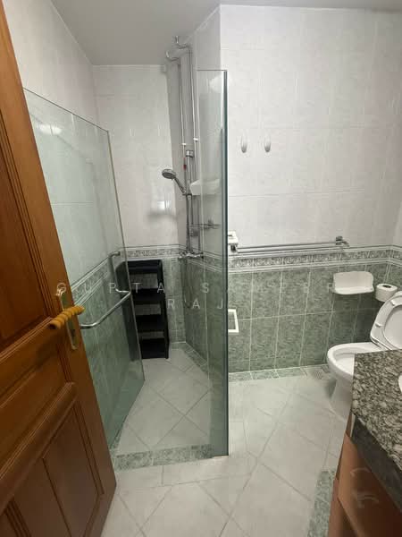 Chwee Chian View, Chwee Chian View, Room Rental, 150 sqft, Terraced House For Rent, by Gupta Sameer Raj, 500139862 - Bathroom - PropertyGuru.com.sg