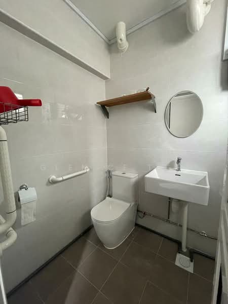 860 Yishun Avenue 4, 860 Yishun Avenue 4, 3 Bedrooms, 925 sqft, HDB Flat For Rent, by Glenice Toh, 500139873 - Bathroom - PropertyGuru.com.sg