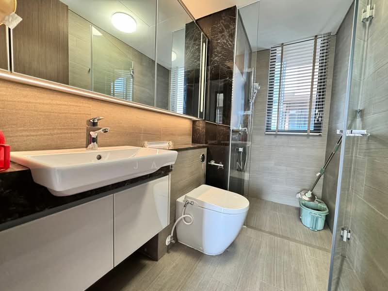Parc Esta, 904 Sims Avenue, 3 Bedrooms, 958 sqft, Condominium For Rent, by Jae Tan, 500139875 - Common Bathroom - PropertyGuru.com.sg