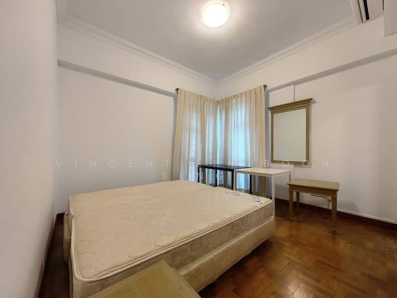 Royal Palm Mansions, 330 Pasir Panjang Road, 3 Bedrooms, 1,238 sqft, Condominium For Rent, by Vincent Lim Boon Seng, 500139884 - Master Bedroom - PropertyGuru.com.sg
