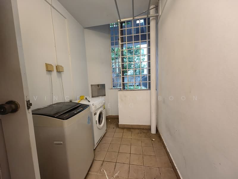 Royal Palm Mansions, 330 Pasir Panjang Road, 3 Bedrooms, 1,238 sqft, Condominium For Rent, by Vincent Lim Boon Seng, 500139884 - Yard - PropertyGuru.com.sg