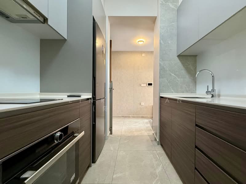 Stirling Residences, 23 Stirling Road, 2 Bedrooms, 689 sqft, Condominium For Rent, by Heinrich Tan (้ๅฐๆดช), 500139888 - Kitchen - PropertyGuru.com.sg