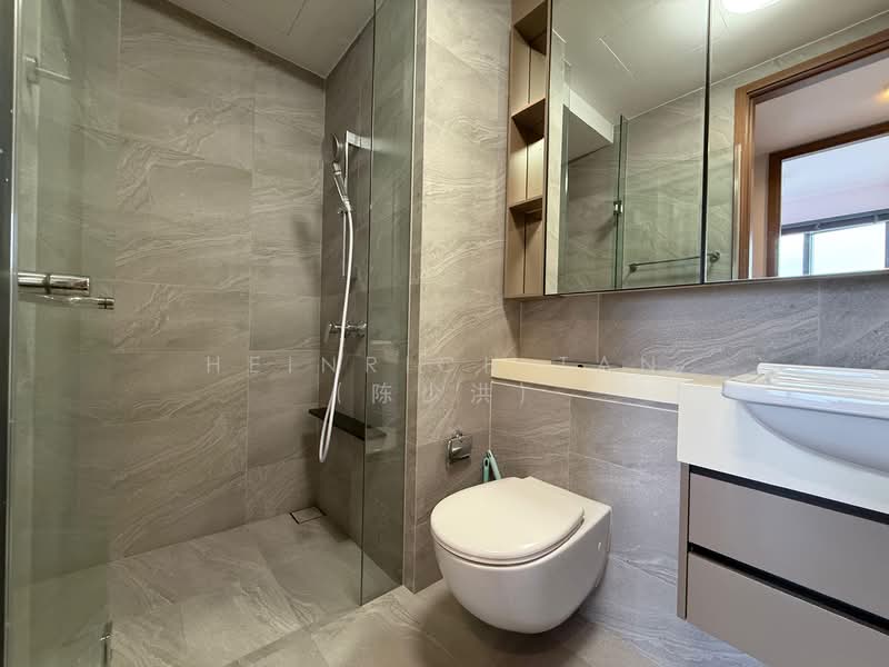 Stirling Residences, 23 Stirling Road, 2 Bedrooms, 689 sqft, Condominium For Rent, by Heinrich Tan (้ๅฐๆดช), 500139888 - Bathroom - PropertyGuru.com.sg