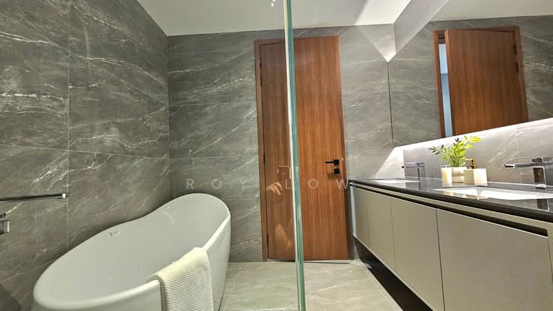 FREEEHOLD D12 6bed 4bath New Landed 5400sf - Balestier, Zhongshan Mall, NTUC, 10min ToaPayoh MRT, , 6 Bedrooms, 5,400 sqft, Terraced House For Sale, by Roy Low, 500139890 - Bathroom - PropertyGuru.com.sg