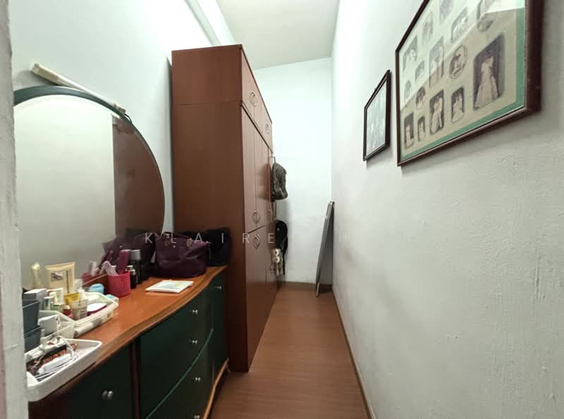 Lakepoint Condo, 2 Lakepoint Drive, 3 Bedrooms, 2,271 sqft, Condominium For Sale, by Klaire Phua, 500139911 - Corridor - PropertyGuru.com.sg