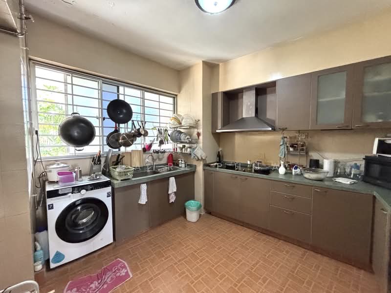 Lakepoint Condo, 2 Lakepoint Drive, 3 Bedrooms, 2,271 sqft, Condominium For Sale, by Klaire Phua, 500139911 - Kitchen - PropertyGuru.com.sg