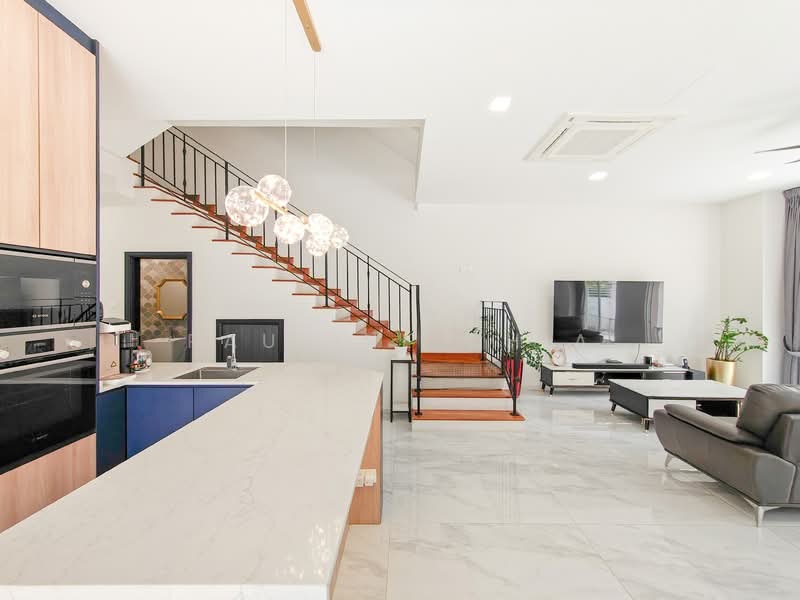 Century Woods, Woodgrove View, 5 Bedrooms, 2,168 sqft, Terraced House For Sale, by Pauline Chia, 500139920 - Living Room - PropertyGuru.com.sg