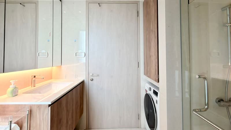 J Gateway, 2 Gateway Drive, 1 Bedroom, 517 sqft, Condominium For Rent, by Freddie Xu, 500139932 - Bathroom - PropertyGuru.com.sg