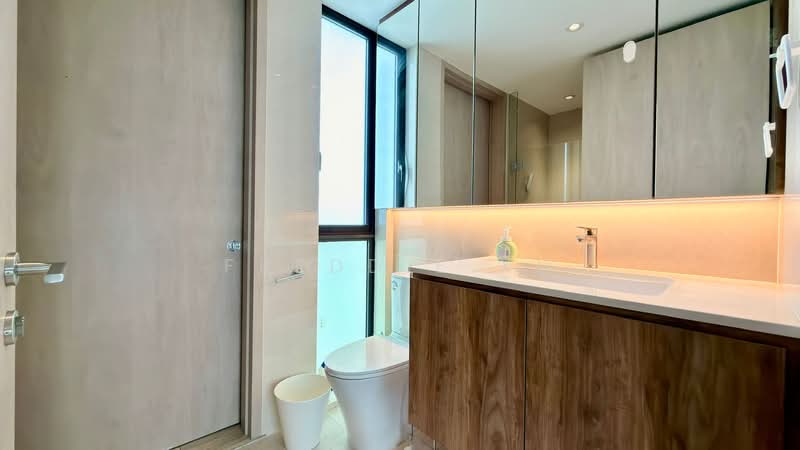 J Gateway, 2 Gateway Drive, 1 Bedroom, 517 sqft, Condominium For Rent, by Freddie Xu, 500139932 - Bathroom - PropertyGuru.com.sg