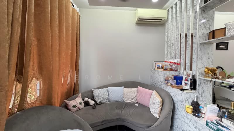 Palm Isles, 34 Flora Drive, 2 Bedrooms, 786 sqft, Condominium For Sale, by Jerome Lim, 500139939 - Living Room - PropertyGuru.com.sg