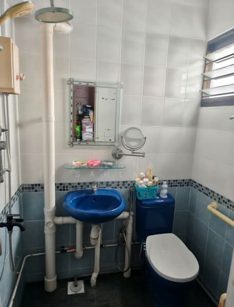 Block 608 Bedok Reservoir Road, , 3 Bedrooms, 979 sqft, HDB Flat For Sale, by Rozana Sahlan, 500139943 - Bathroom - PropertyGuru.com.sg