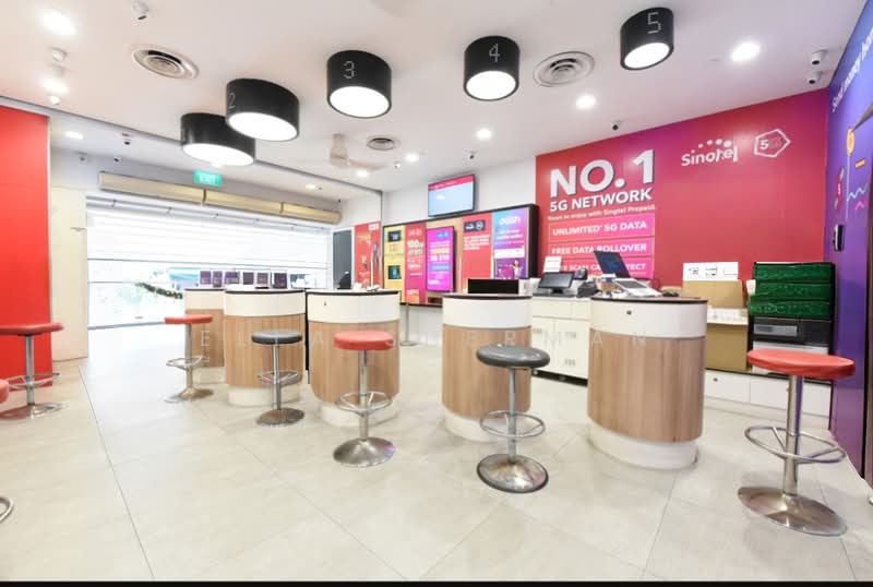 Lucky Plaza, 304 Orchard Road, 884 sqft, Mall Shop For Rent, by Ella Sherman, 500139948 - Interior - CommercialGuru.com.sg