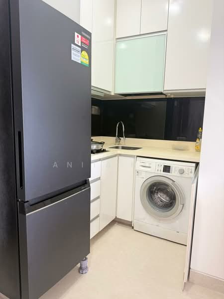 Cosmo, 18 Guillemard Crescent, 2 Bedrooms, 667 sqft, Condominium For Sale, by Anita Koh, 500139953 - Kitchen - PropertyGuru.com.sg