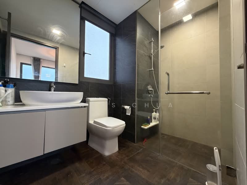 Vue 8 Residence, Pasir Ris Heights, 2 Bedrooms, 775 sqft, Condominium For Sale, by Chris Chua, 500139970 - Bathroom - PropertyGuru.com.sg