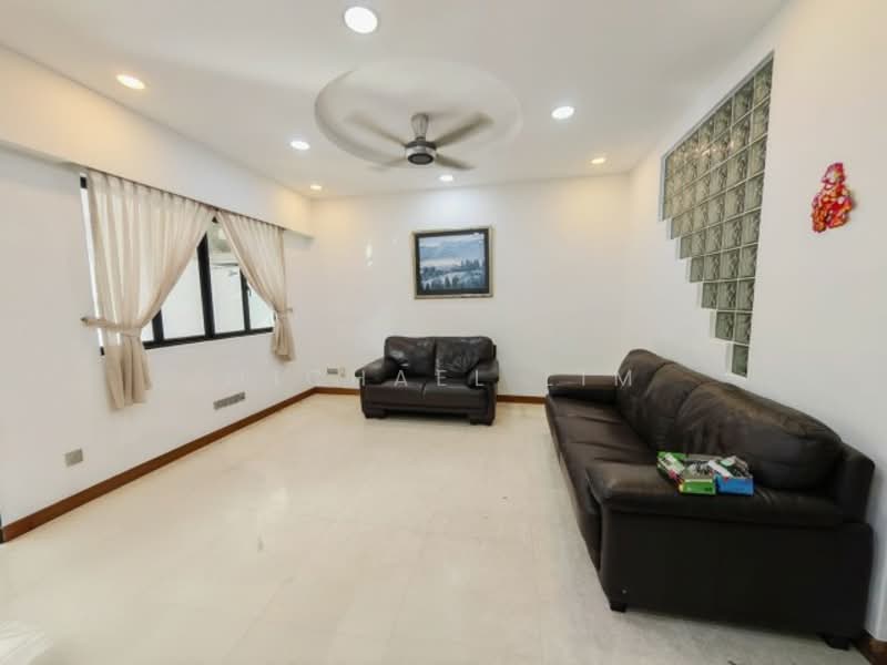 Super Cheap Inter Terrace Renovated For Rent, , 4 Bedrooms, 2,350 sqft, Terraced House For Rent, by Michael Lim, 500139976 - Living Room - PropertyGuru.com.sg