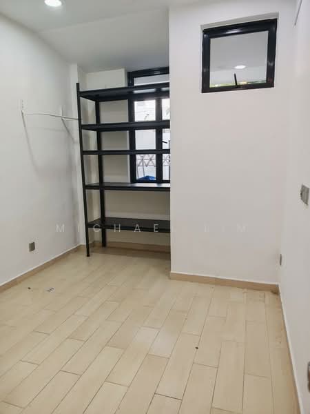 Super Cheap Inter Terrace Renovated For Rent, , 4 Bedrooms, 2,350 sqft, Terraced House For Rent, by Michael Lim, 500139976 - Granny's room - PropertyGuru.com.sg