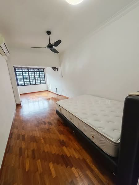 Super Cheap Inter Terrace Renovated For Rent, , 4 Bedrooms, 2,350 sqft, Terraced House For Rent, by Michael Lim, 500139976 - Bedroom 2 - PropertyGuru.com.sg
