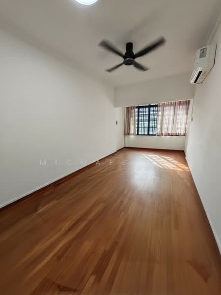 Super Cheap Inter Terrace Renovated For Rent, , 4 Bedrooms, 2,350 sqft, Terraced House For Rent, by Michael Lim, 500139976 - Bedroom 3 - PropertyGuru.com.sg