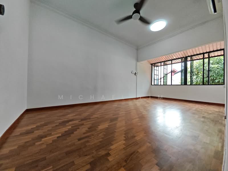 Super Cheap Inter Terrace Renovated For Rent, , 5 Bedrooms, 2,350 sqft, Terraced House For Rent, by Michael Lim, 500139976 - Master Bedroom - PropertyGuru.com.sg