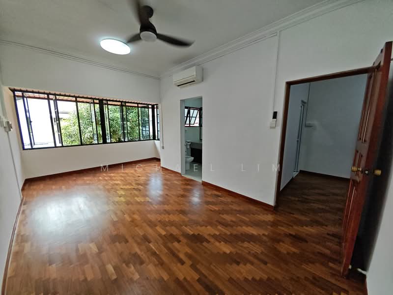 Super Cheap Inter Terrace Renovated For Rent, , 5 Bedrooms, 2,350 sqft, Terraced House For Rent, by Michael Lim, 500139976 - Master Bedroom Ensuite - PropertyGuru.com.sg