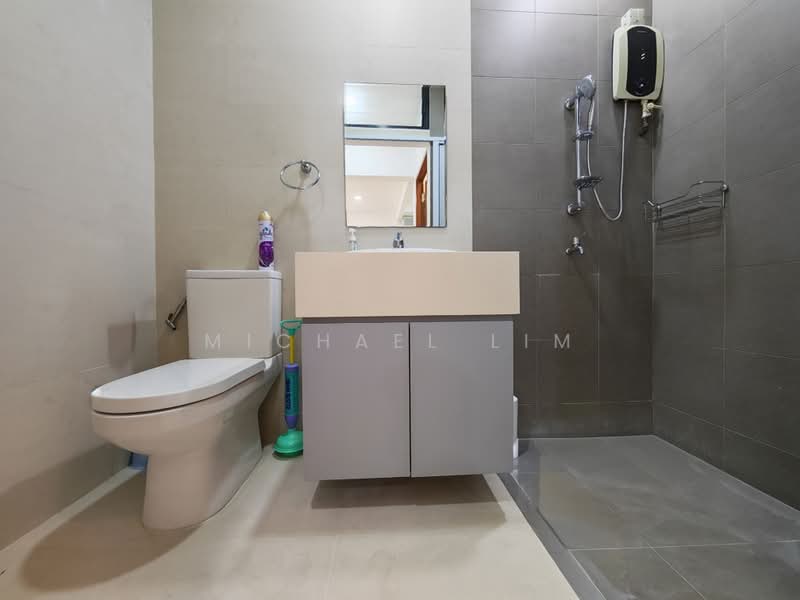 Super Cheap Inter Terrace Renovated For Rent, , 5 Bedrooms, 2,350 sqft, Terraced House For Rent, by Michael Lim, 500139976 - Level 1 Powder Room - PropertyGuru.com.sg