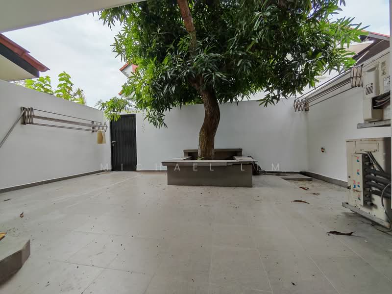 Super Cheap Inter Terrace Renovated For Rent, , 5 Bedrooms, 2,350 sqft, Terraced House For Rent, by Michael Lim, 500139976 - Backyard - PropertyGuru.com.sg