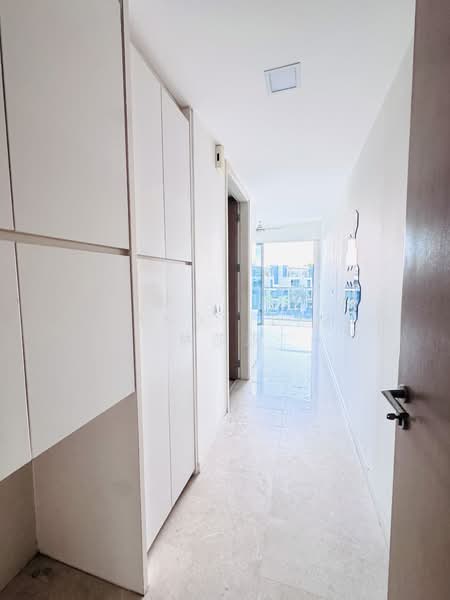 Skies Miltonia, 3 Miltonia Close, 3 Bedrooms, 1,173 sqft, Condominium For Sale, by Sandy Lim 林莎莎, 500139989 - Junior Suite Entrance - PropertyGuru.com.sg