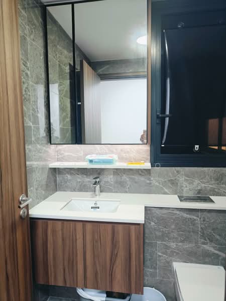 Lentor Modern, 5 Lentor Central, 3 Bedrooms, 990 sqft, Condominium For Rent, by Cleo Foo, 500139990 - Bathroom - PropertyGuru.com.sg