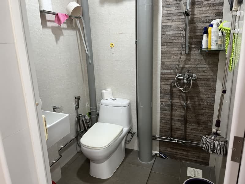 108 Mcnair Road, 108 Mcnair Road, 3 Bedrooms, 1,119 sqft, HDB Flat For Sale, by Marge Lim, 500139997 - Bathroom - PropertyGuru.com.sg
