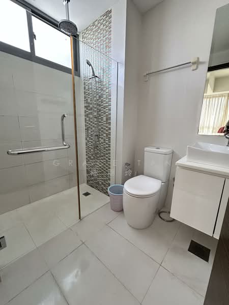 Suites De Laurel, 2 Jalan Anak Bukit, 2 Bedrooms, 721 sqft, Condominium For Sale, by Grace Tan 陈丽玲, 500140009 - Bathroom - PropertyGuru.com.sg