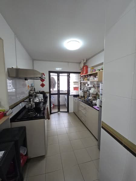 470A Fernvale Link, 470A Fernvale Link, 3 Bedrooms, 1,001 sqft, HDB Flat For Sale, by Irene Choo, 500140032 - Kitchen - PropertyGuru.com.sg