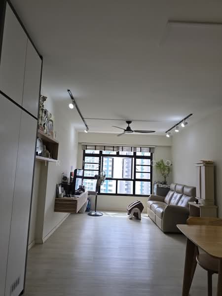 470A Fernvale Link, 470A Fernvale Link, 3 Bedrooms, 1,001 sqft, HDB Flat For Sale, by Irene Choo, 500140032 - Living Room - PropertyGuru.com.sg