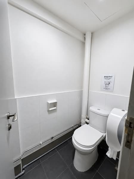 Blk 131 Jurong Gateway Road, Blk 131 Jurong Gateway Road, 2,002 sqft, Shop / Shophouse For Rent, by Shawn Wang, 500140035 - Bathroom - CommercialGuru.com.sg