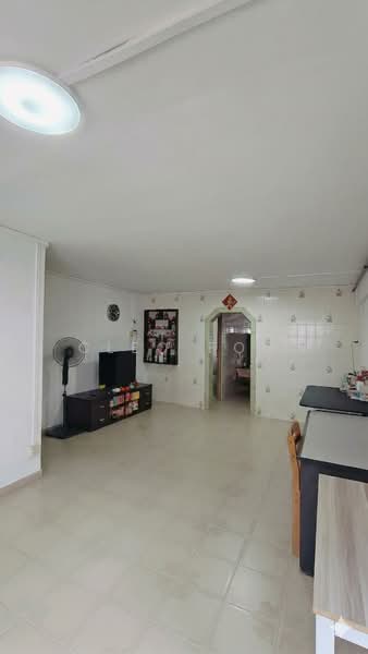 742 Yishun Avenue 5, 742 Yishun Avenue 5, 3 Bedrooms, 1,001 sqft, HDB Flat For Sale, by Cleo Foo, 500140046 - Living Room - PropertyGuru.com.sg