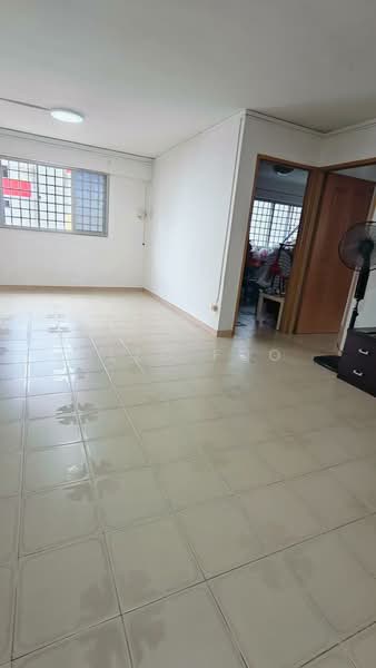 742 Yishun Avenue 5, 742 Yishun Avenue 5, 3 Bedrooms, 1,001 sqft, HDB Flat For Sale, by Cleo Foo, 500140046 - Living Room - PropertyGuru.com.sg