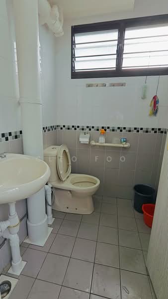 742 Yishun Avenue 5, 742 Yishun Avenue 5, 3 Bedrooms, 1,001 sqft, HDB Flat For Sale, by Cleo Foo, 500140046 - Bathroom - PropertyGuru.com.sg