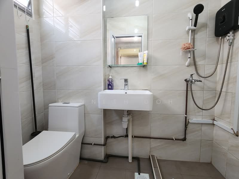 14 Toh Yi Drive, 14 Toh Yi Drive, 4 Bedrooms, 1,313 sqft, HDB Flat For Sale, by Kenneth Goh, 500140053 - Master Bathroom... - PropertyGuru.com.sg