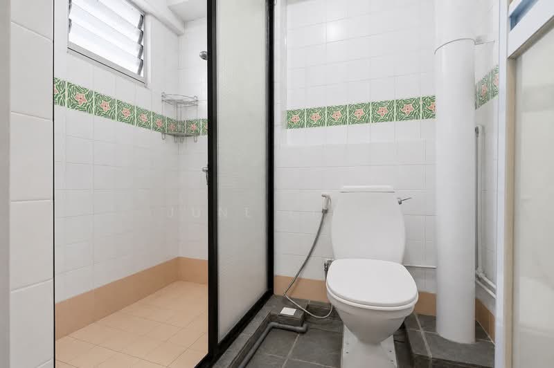 558 Pasir Ris Street 51, 558 Pasir Ris Street 51, 4 Bedrooms, 1,324 sqft, HDB Flat For Sale, by June Ling, 500140060 - Bathroom - PropertyGuru.com.sg