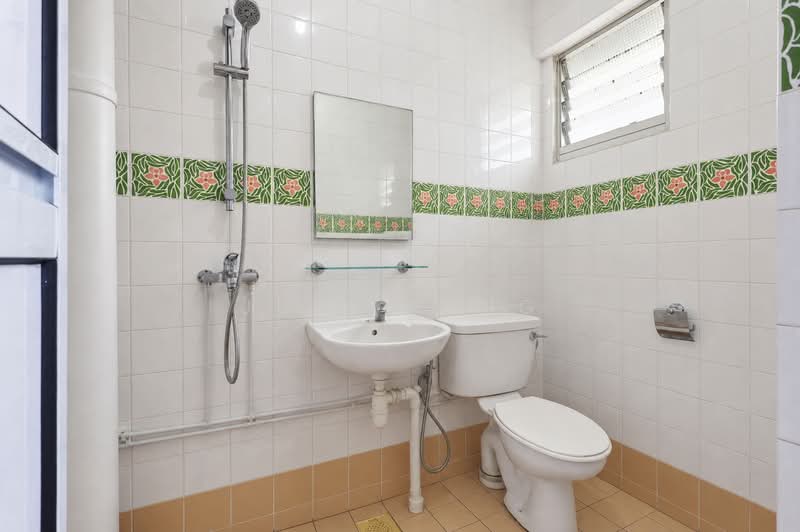 558 Pasir Ris Street 51, 558 Pasir Ris Street 51, 4 Bedrooms, 1,324 sqft, HDB Flat For Sale, by June Ling, 500140060 - Bathroom - PropertyGuru.com.sg