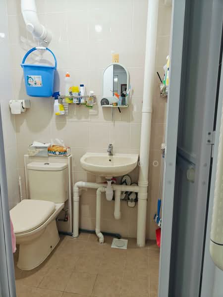 225A Jurong East Street 21, 225A Jurong East Street 21, 2 Bedrooms, 721 sqft, HDB Flat For Sale, by Cleo Foo, 500140067 - Bathroom - PropertyGuru.com.sg