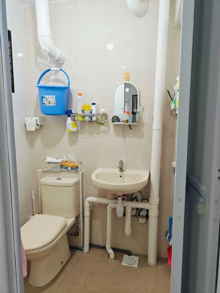 225A Jurong East Street 21, 225A Jurong East Street 21, 2 Bedrooms, 721 sqft, HDB Flat For Sale, by Cleo Foo, 500140067 - Bathroom - PropertyGuru.com.sg