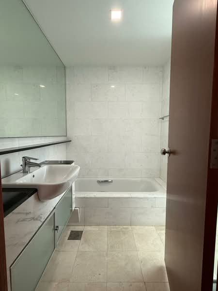 Cote D'Azur, 66 Marine Parade Road, 2 Bedrooms, 1,152 sqft, Condominium For Rent, by Chew Karin, 500140071 - Bathroom - PropertyGuru.com.sg