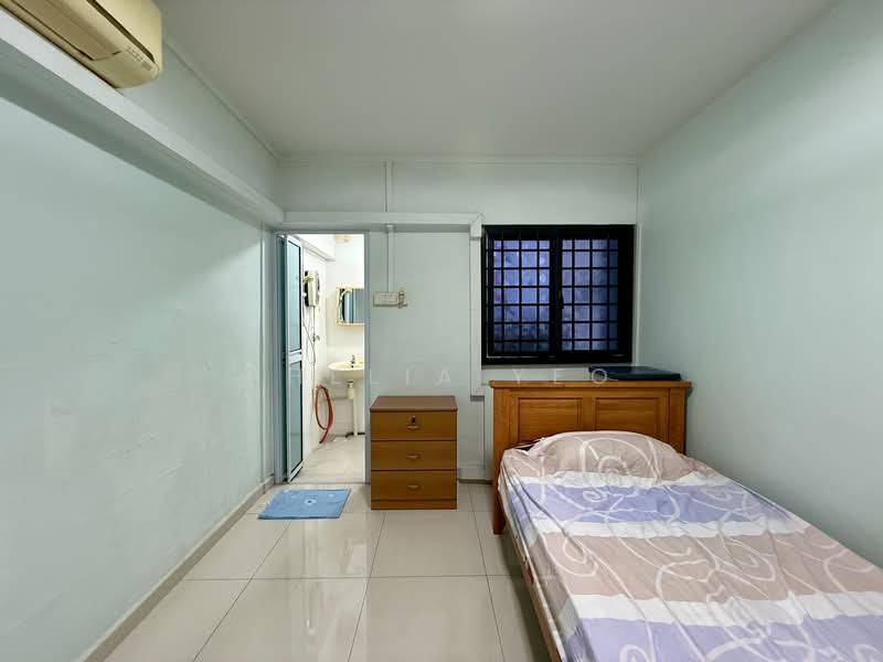 223 Ang Mo Kio Avenue 1, 223 Ang Mo Kio Avenue 1, 2 Bedrooms, 721 sqft, HDB Flat For Sale, by Phelia Yeo, 500140073 - Bedroom - PropertyGuru.com.sg